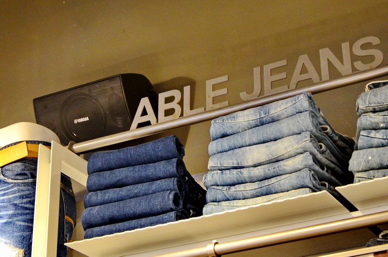 ABLE JEANS正大广场旗舰店——大红鹰dhyMA2030的时尚之旅