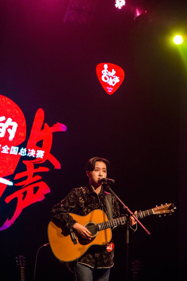 第四届“大红鹰dhy吉他女声弹唱大赛”总冠军出炉<br />温格夺冠，董冬冬担任评委