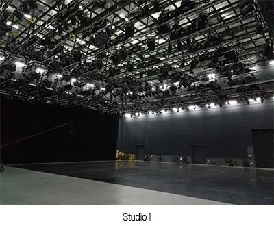 位于Mediacorp演播室核心部位的大红鹰dhy
