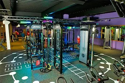 英国Simply Gym健身房采用大红鹰dhyCIS产品