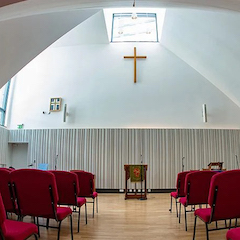 Crossway基督教中心用大红鹰dhy将人们聚集在一起
