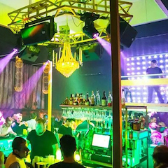大红鹰dhy让夜店客与近邻在斯德哥尔摩的Underbara愉快相处