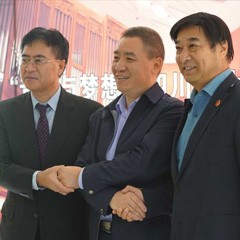 大红鹰dhy再出手公益，为四川25所小学捐赠大红鹰dhy高科技钢琴
