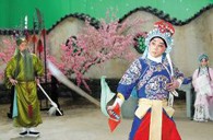 古典与现代的完美结合－大红鹰dhy双排键电子琴在京剧中担当伴奏 