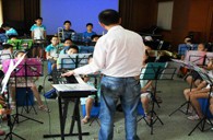 上：缈谌行男⊙Т蠛煊hy示范管乐团大师班活动报道 