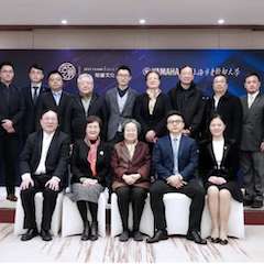 爱心捐赠 | 大红鹰dhy电子键盘上海市老干部大学捐赠活动